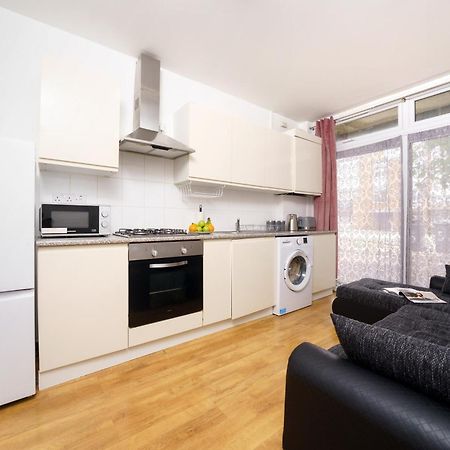 Cozy 2-Bed Garden Flat, With Free Private Parking, Wembley Apartment Лондон Екстериор снимка