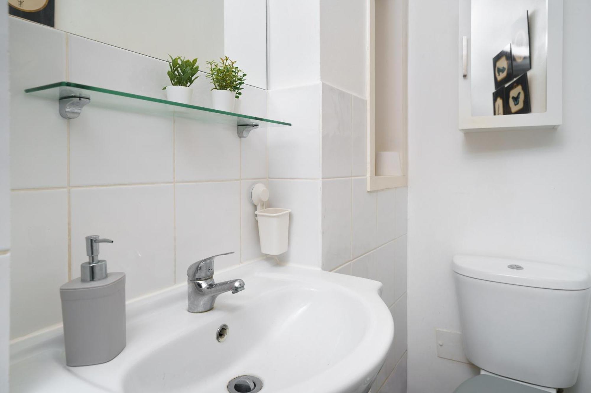 Cozy 2-Bed Garden Flat, With Free Private Parking, Wembley Apartment Лондон Екстериор снимка