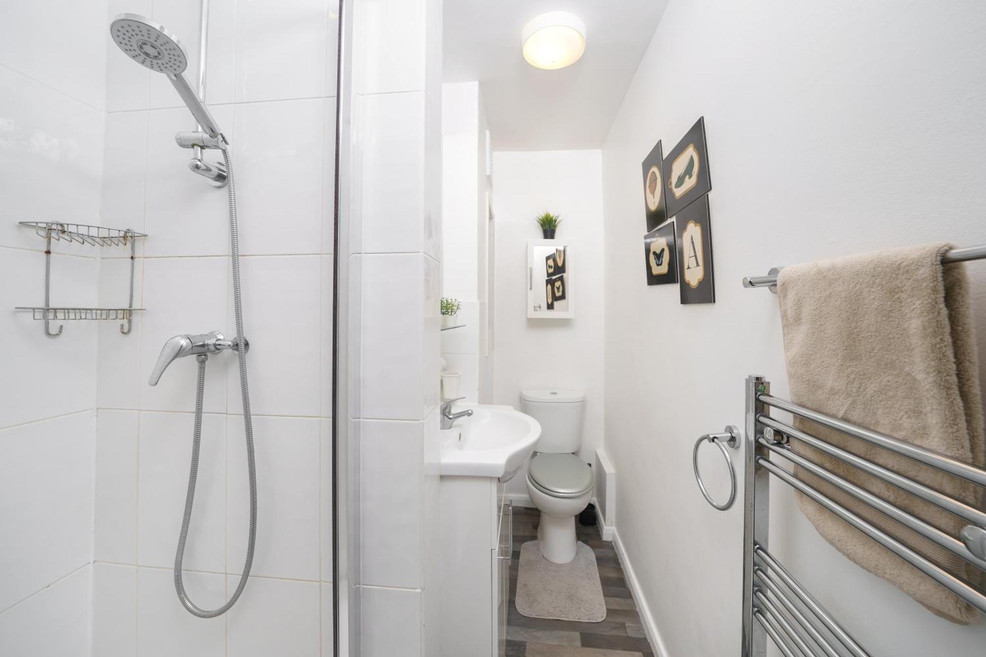 Cozy 2-Bed Garden Flat, With Free Private Parking, Wembley Apartment Лондон Екстериор снимка