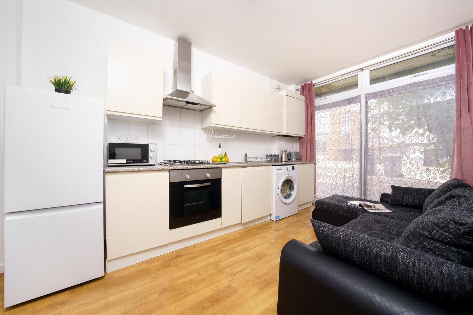 Cozy 2-Bed Garden Flat, With Free Private Parking, Wembley Apartment Лондон Екстериор снимка