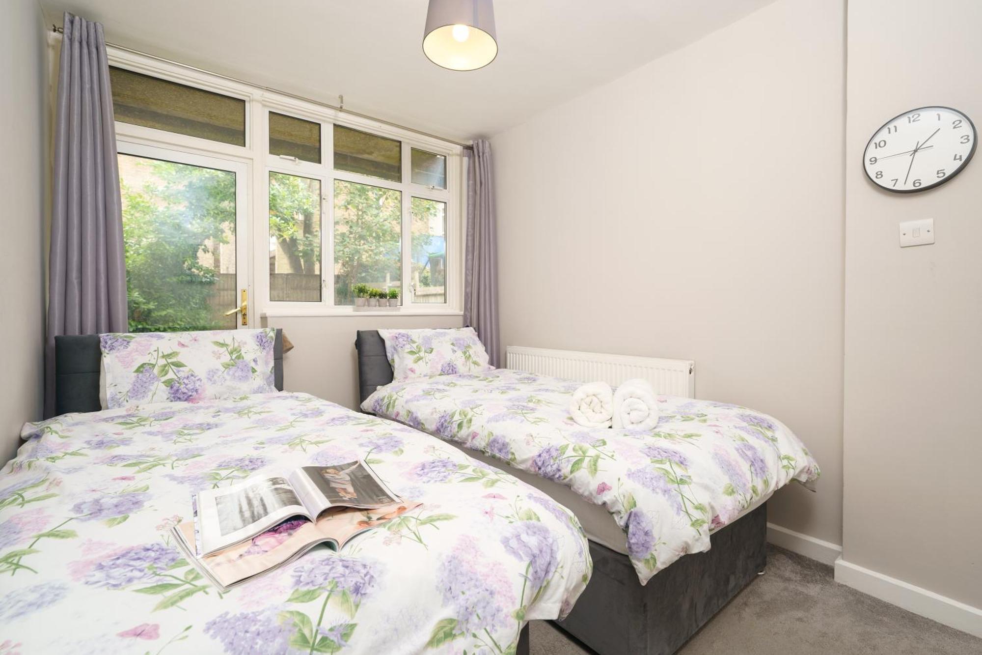 Cozy 2-Bed Garden Flat, With Free Private Parking, Wembley Apartment Лондон Екстериор снимка