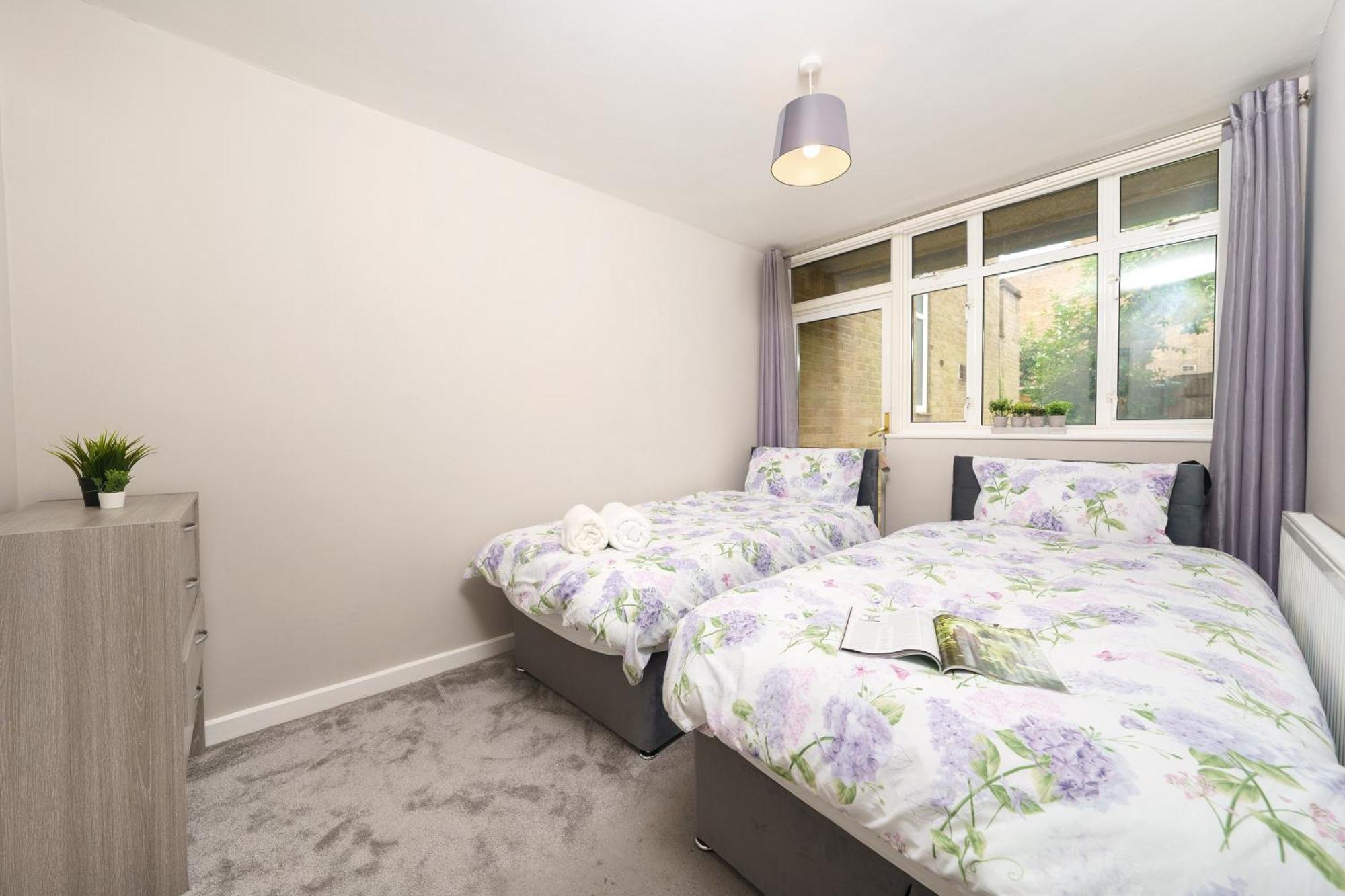 Cozy 2-Bed Garden Flat, With Free Private Parking, Wembley Apartment Лондон Екстериор снимка